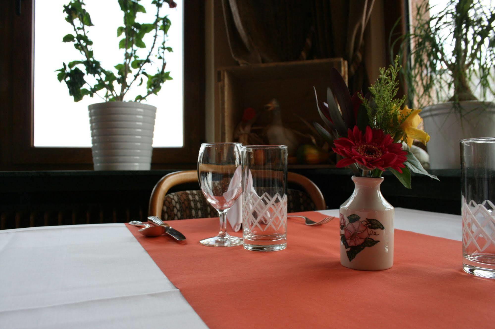 Hotel Restaurant Braas Еш-сюр-Сур Екстер'єр фото